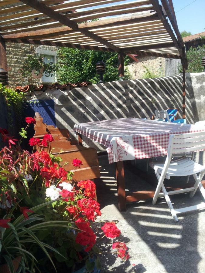 Le Vertige Acomodação com café da manhã Échandelys Exterior foto